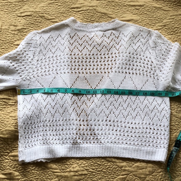 SWEET KIZZ White Lace open Bolo Cardigan. Perfect for final accent in Lace. - Picture 6 of 7